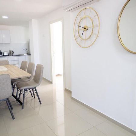 Ferienwohnung Yalarent Seaview 3Br Apt - Families Only Eilat Exterior foto